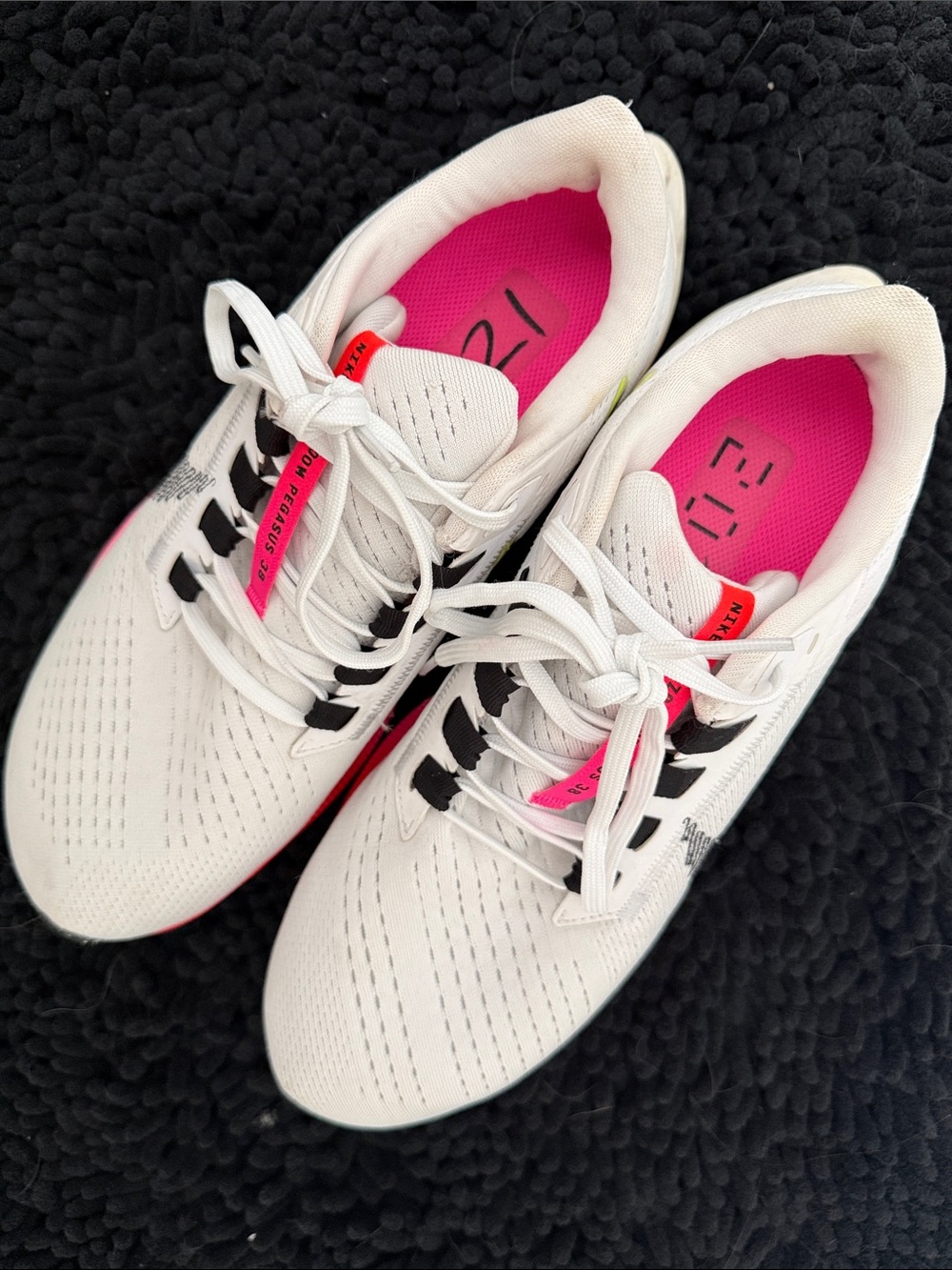 Women’s Nike Air Zoom Pegasus 38. Great condition. Size 9.5